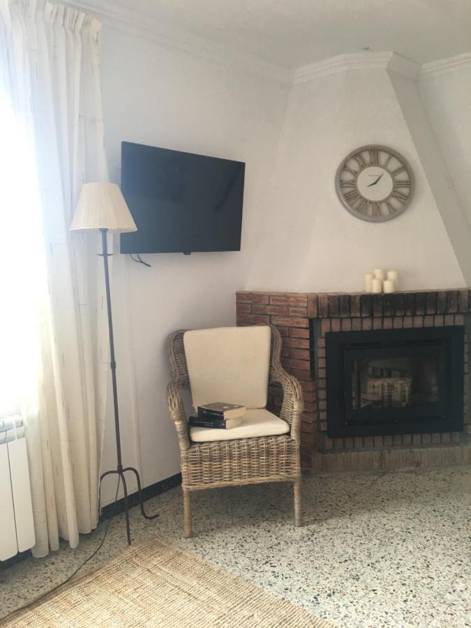 Apartaments La Pertusa 2O Corca  ภายนอก รูปภาพ