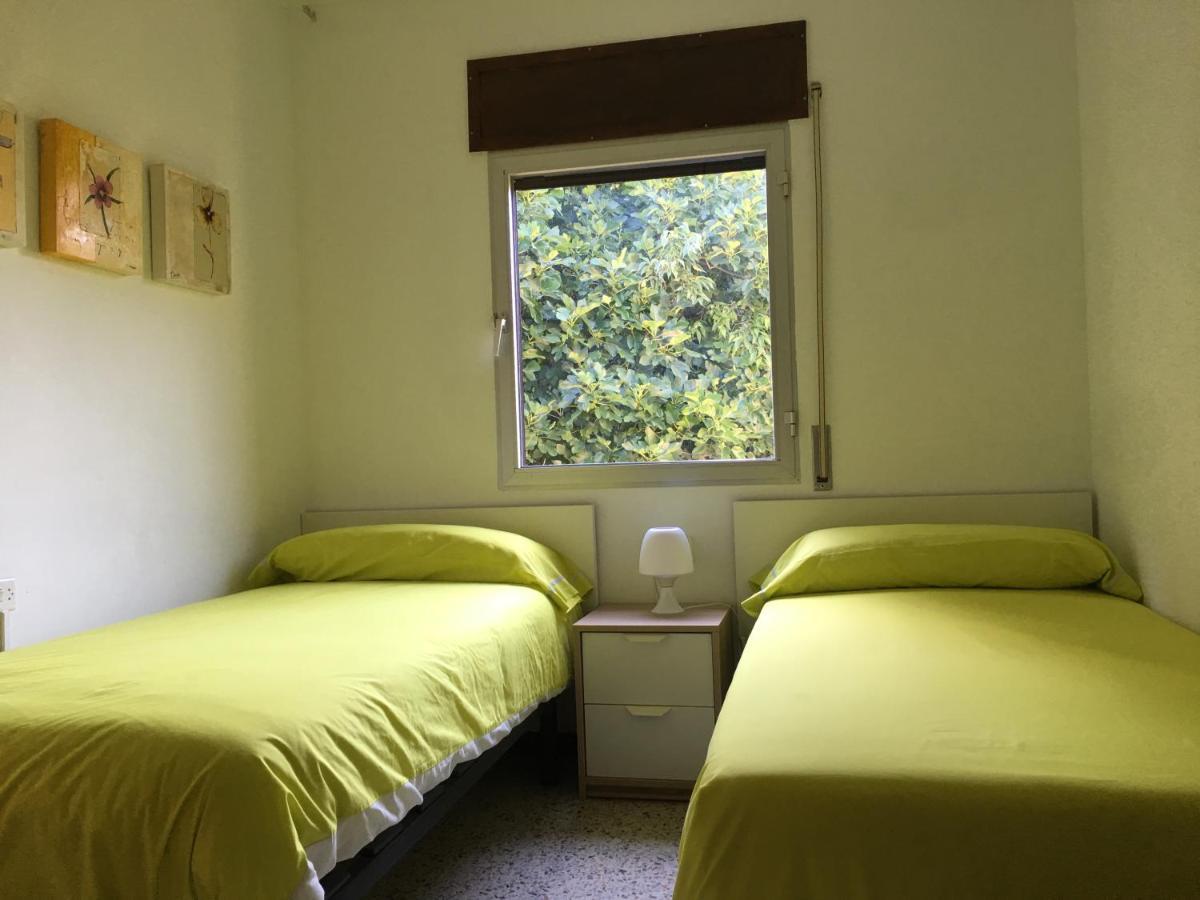 Apartaments La Pertusa 2O Corca  ภายนอก รูปภาพ