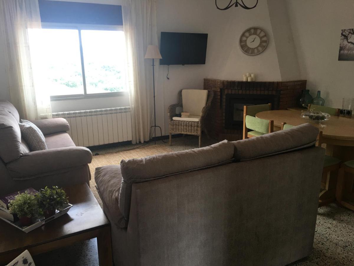 Apartaments La Pertusa 2O Corca  ภายนอก รูปภาพ