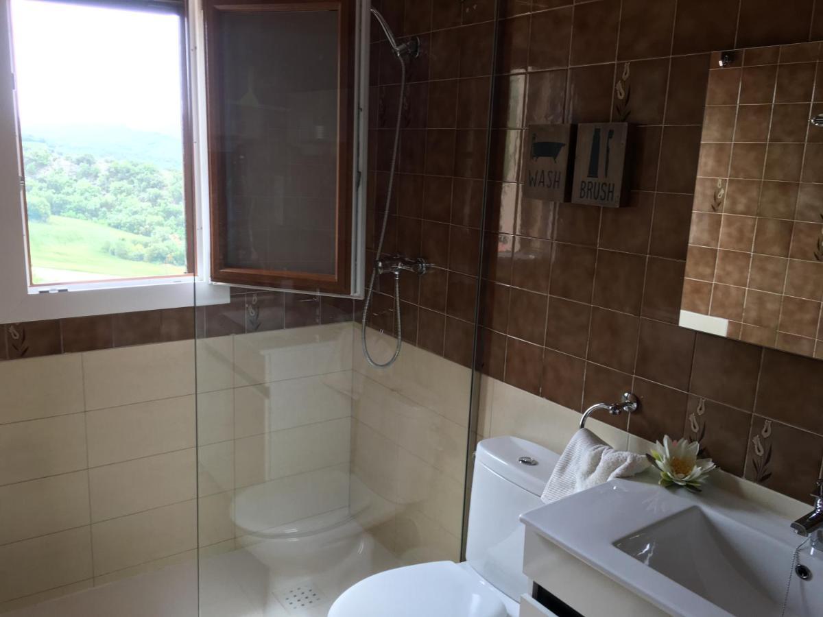 Apartaments La Pertusa 2O Corca  ภายนอก รูปภาพ