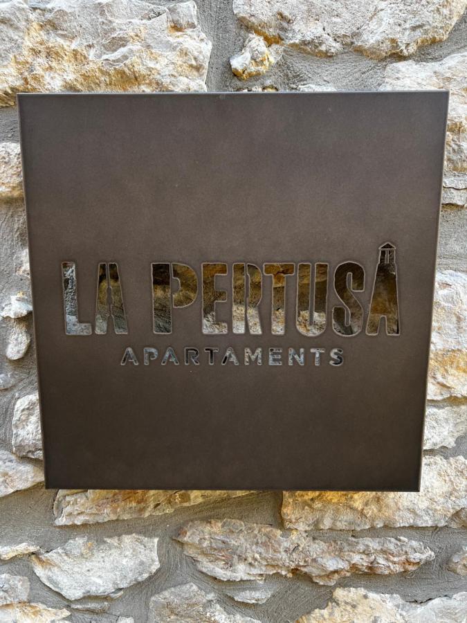 Apartaments La Pertusa 2O Corca  ภายนอก รูปภาพ